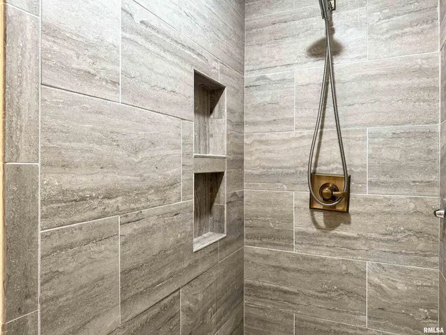 $419,900 | 1106 Falcon Court, Carterville, IL 62918