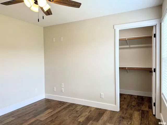 $419,900 | 1106 Falcon Court, Carterville, IL 62918