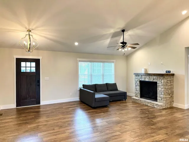 $419,900 | 1106 Falcon Court, Carterville, IL 62918