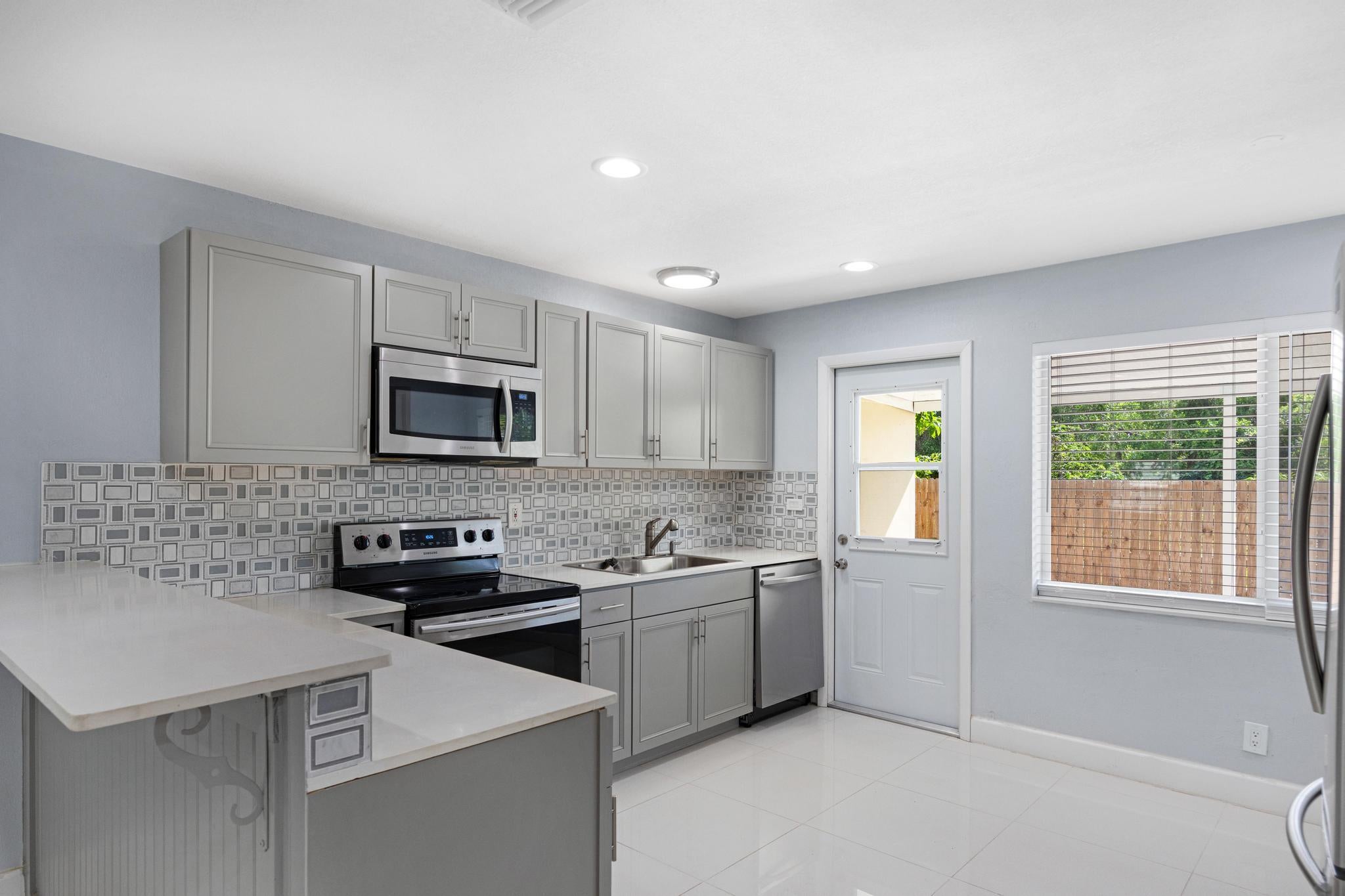 980 Oleander Road Key Largo, FL 33037 - Photo 8 of 37 Gallery Image 8