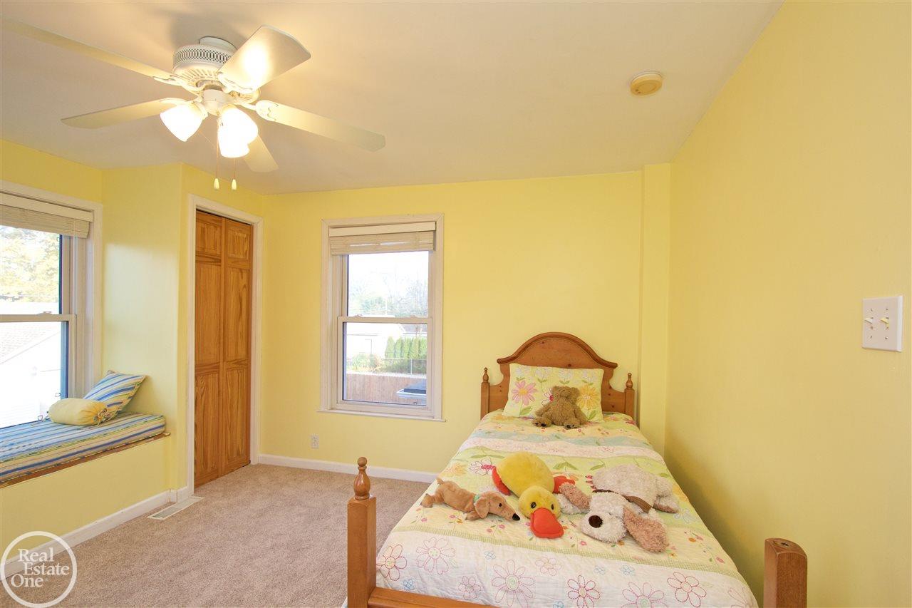 1760 Hampton Road Grosse Pointe, MI 48236 - Photo 41 of 51 31334768-40.JPG