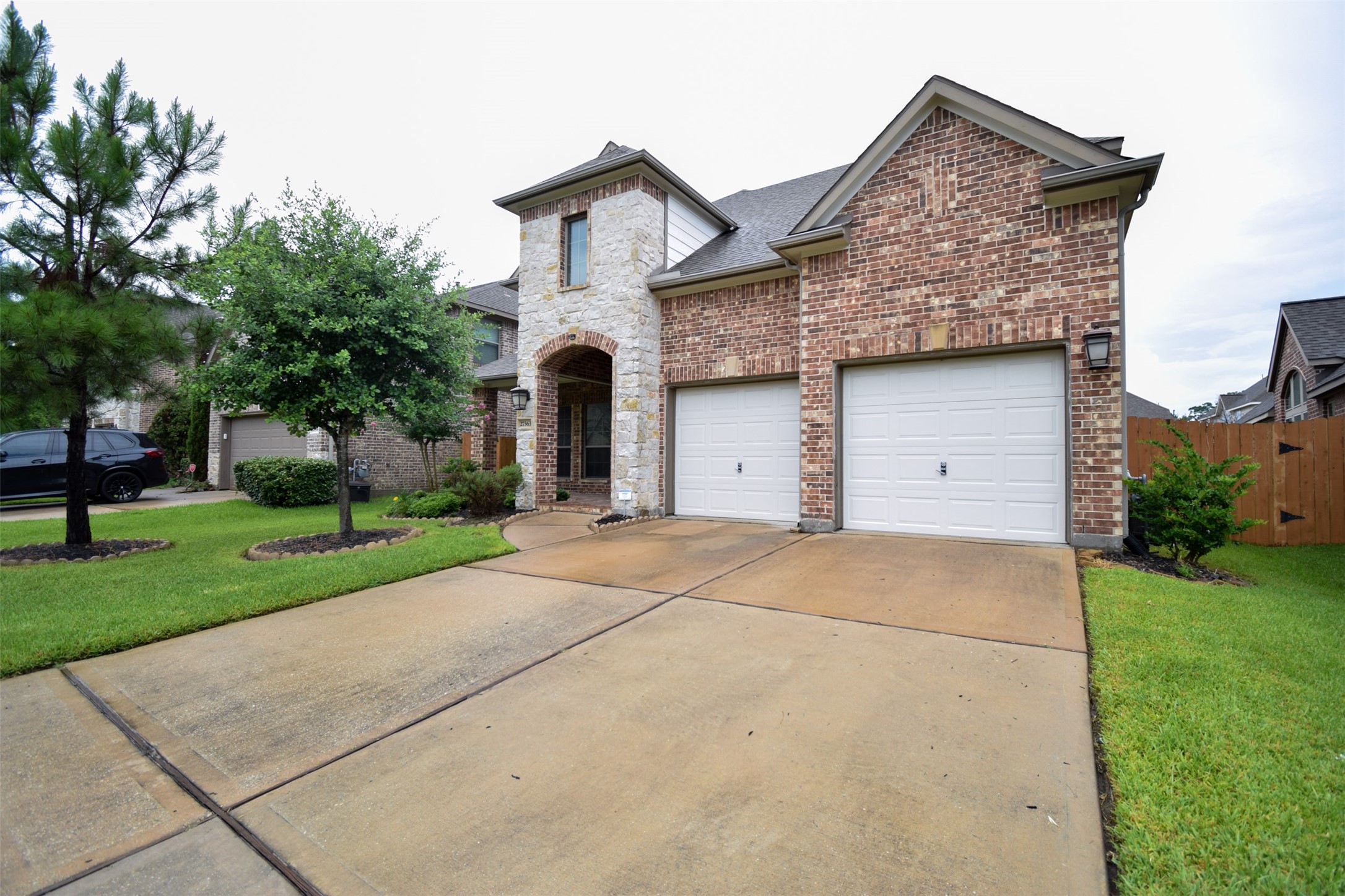 27363 Pendleton Trace Drive Spring, TX 77386 - Photo 2 of 26 a front view of house with yard and garage