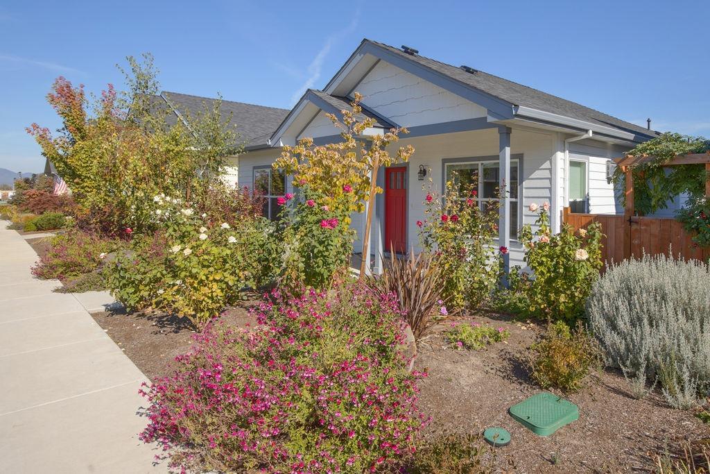 1412 North Haskell Street Central Point, OR 97502 - Photo 1 of 29 Primary Photo