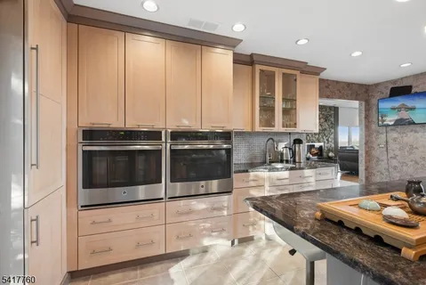 $2,285,000 | 142 Deer Run, Green Brook, NJ 07069