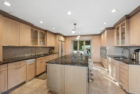 $2,285,000 | 142 Deer Run, Green Brook, NJ 07069
