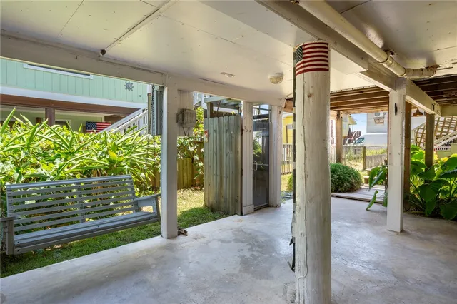 a view of an entryway of the house