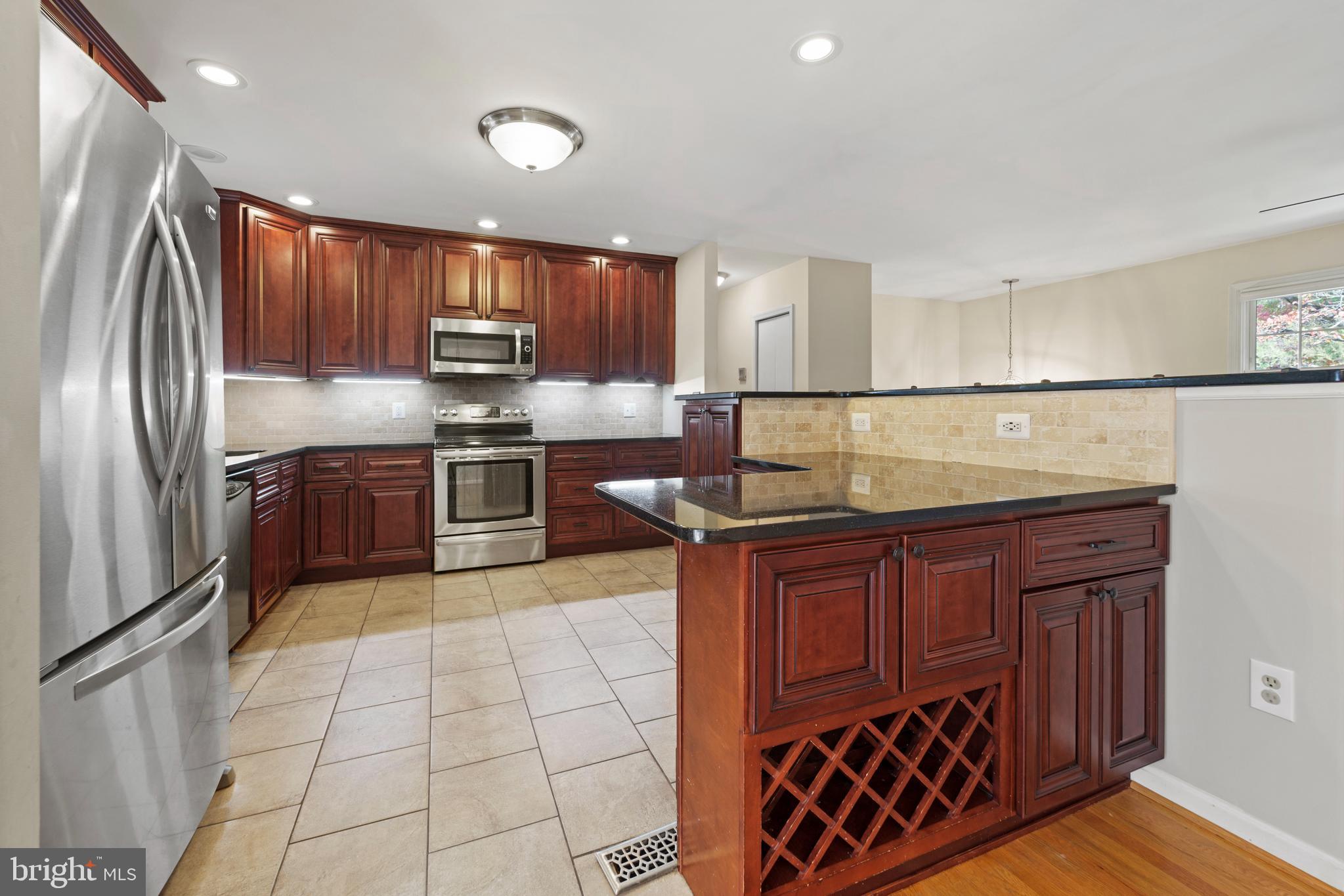 10807 Oldfield Drive Reston, VA 20191 - Photo 4 of 22