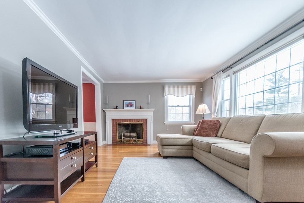286 Hunting Road Needham, MA 02494 - Photo 3 of 12