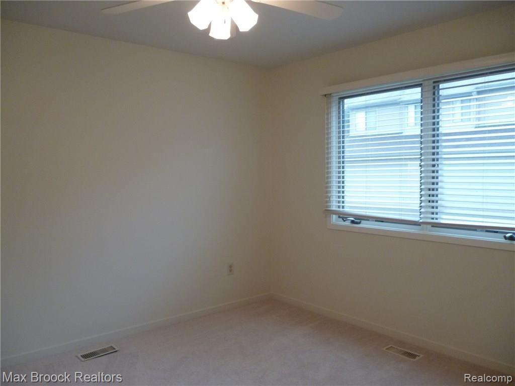 698 Charing Court Rochester Hills, MI 48307 - Photo 21 of 28