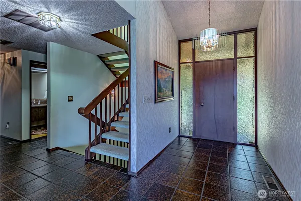 $1,000,000 | 8926 51st Street West, University Place, WA 98467