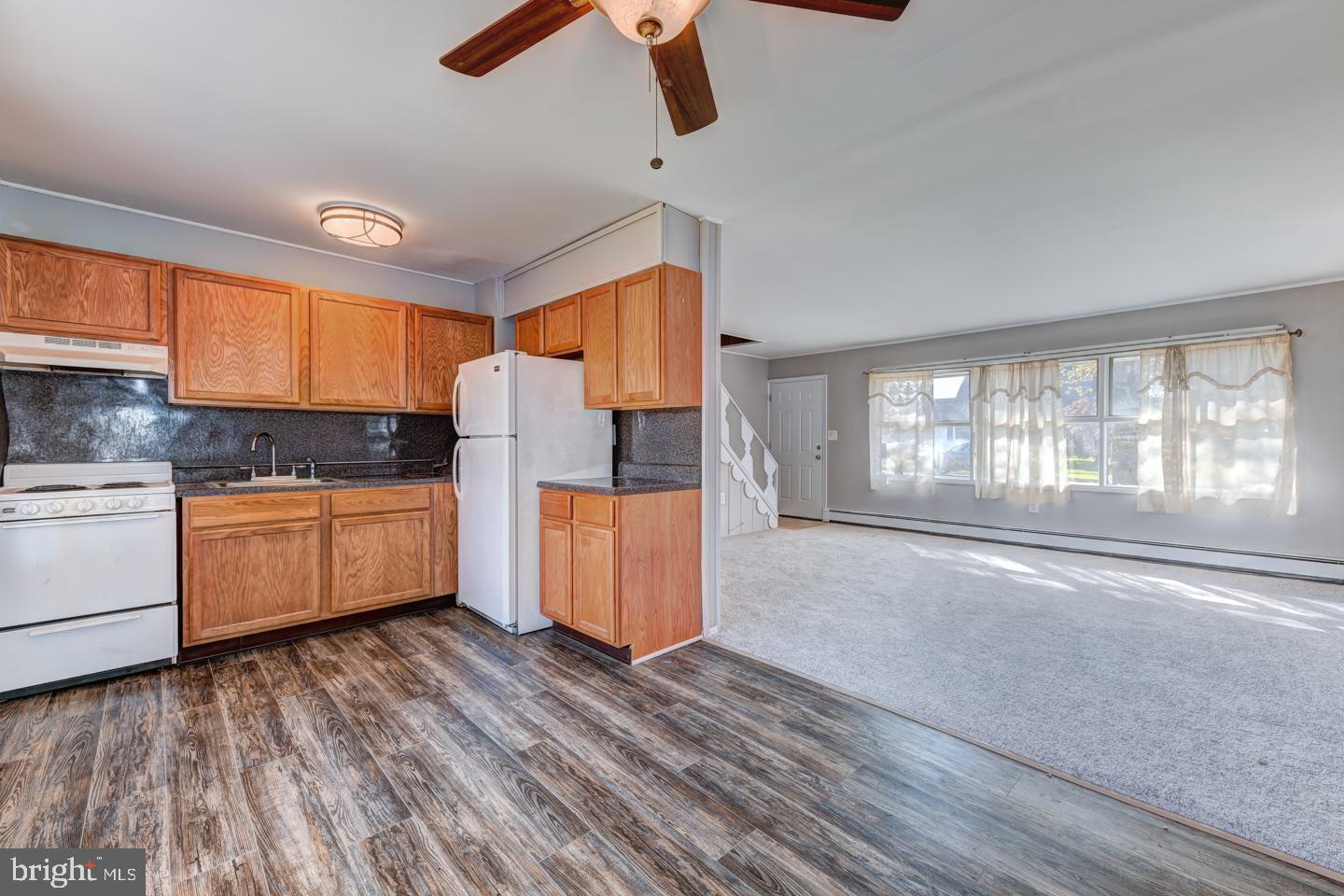 32 Maroon Road Levittown, PA 19056 - Photo 4 of 21 Gallery Image 4