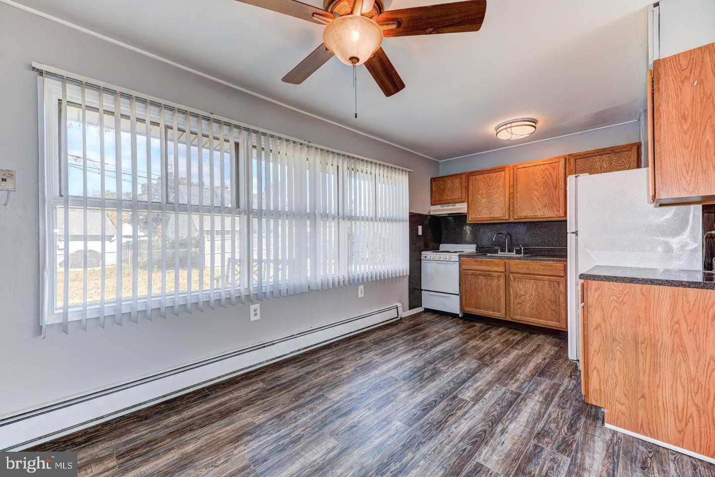 32 Maroon Road Levittown, PA 19056 - Photo 5 of 21 Gallery Image 5