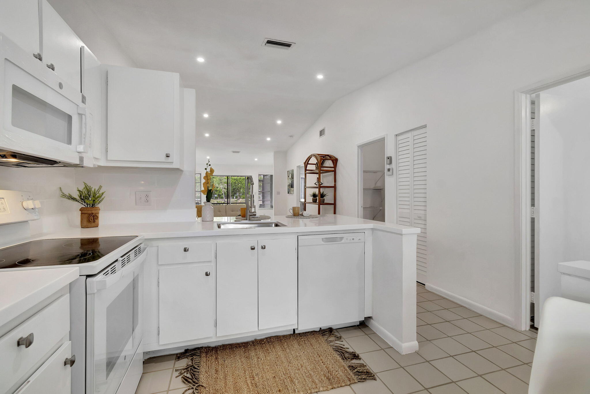 8625 Dreamside Lane Boca Raton, FL 33496 - Photo 19 of 60 21-web-or-mls-DSC_4414