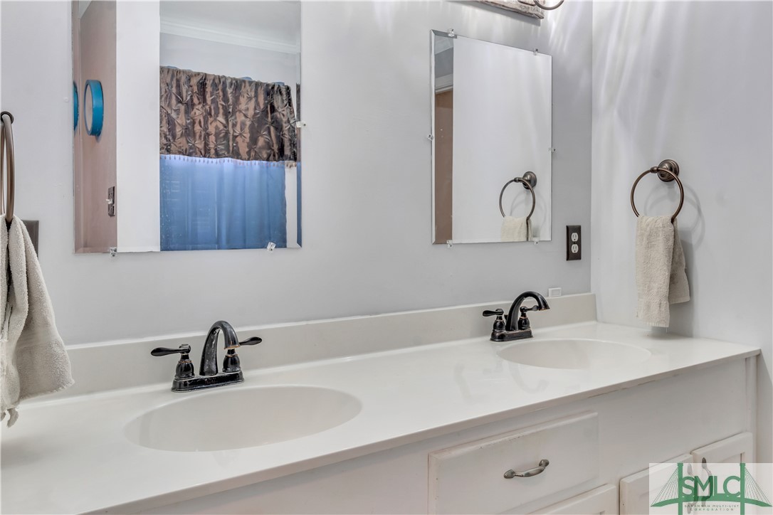 402 North Ash Street Springfield, GA 31329 - Photo 21 of 43 Primary Bath