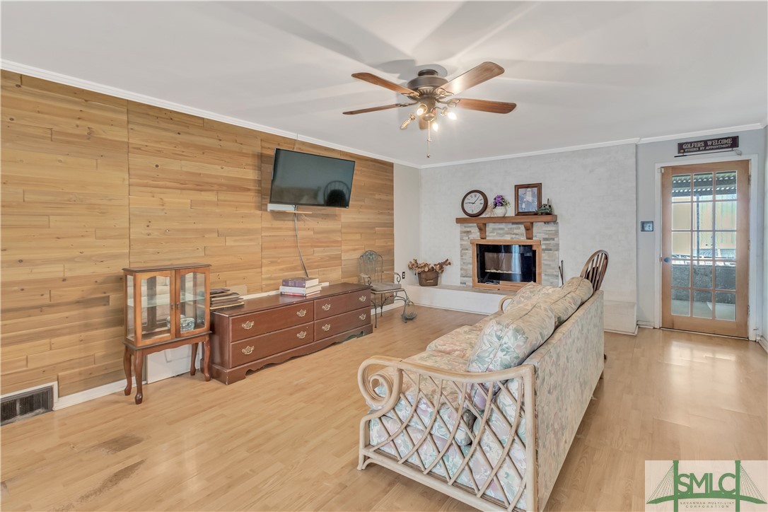 402 North Ash Street Springfield, GA 31329 - Photo 8 of 43 Living Room