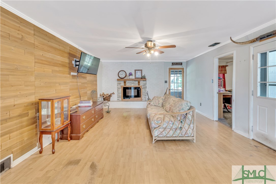 402 North Ash Street Springfield, GA 31329 - Photo 9 of 43 Living Room