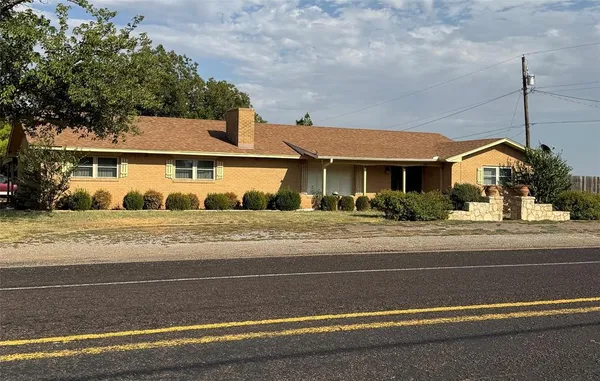 $250,000 | 1505 South Main Street, Quanah, TX 79252