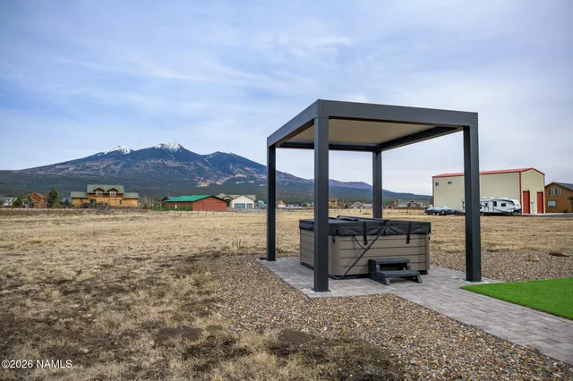 $1,225,000 | 8330 West Suzette Lane, Flagstaff, AZ 86001