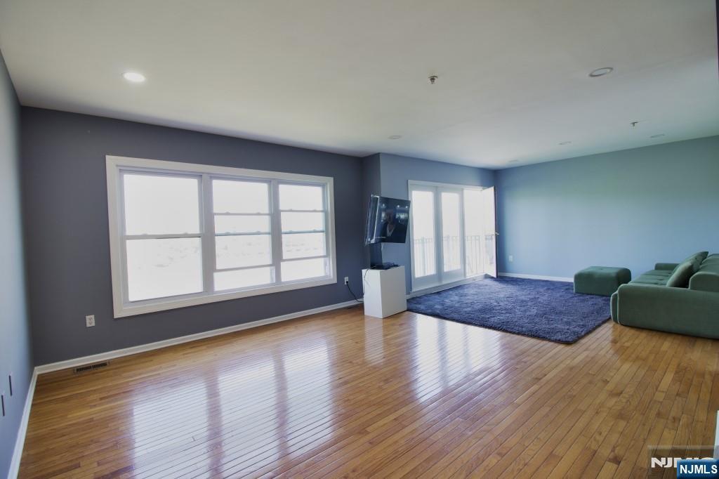 340 The Promenade Edgewater, NJ 07020 - Photo 17 of 46