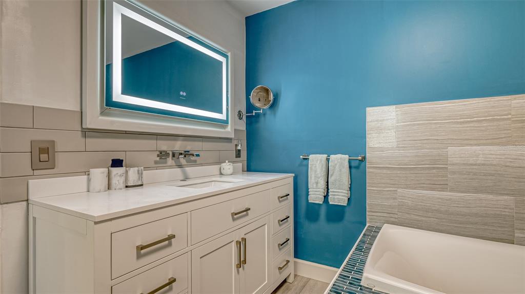 500 Schooner Lane Longboat Key, FL 34228 - Photo 31 of 75