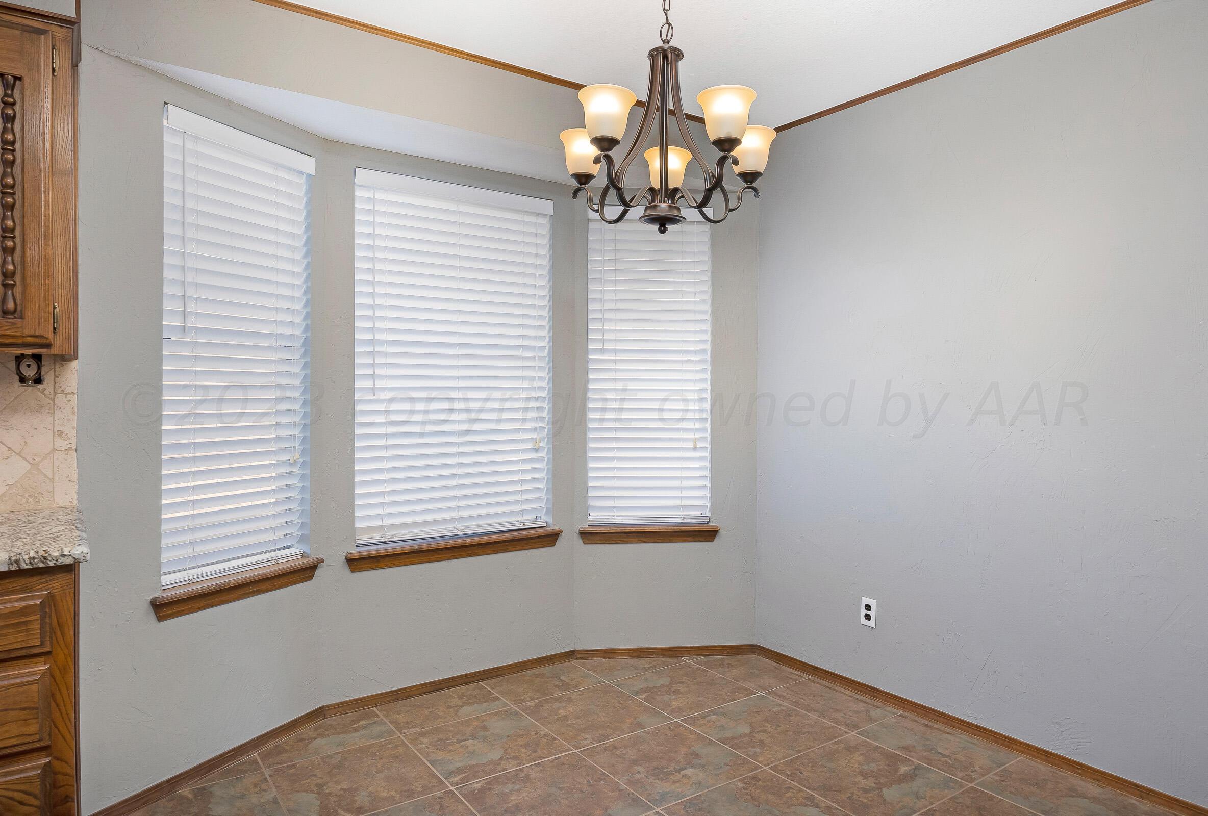 5705 South Fannin Street Amarillo, TX 79110 - Photo 4 of 21 008_Dining Room