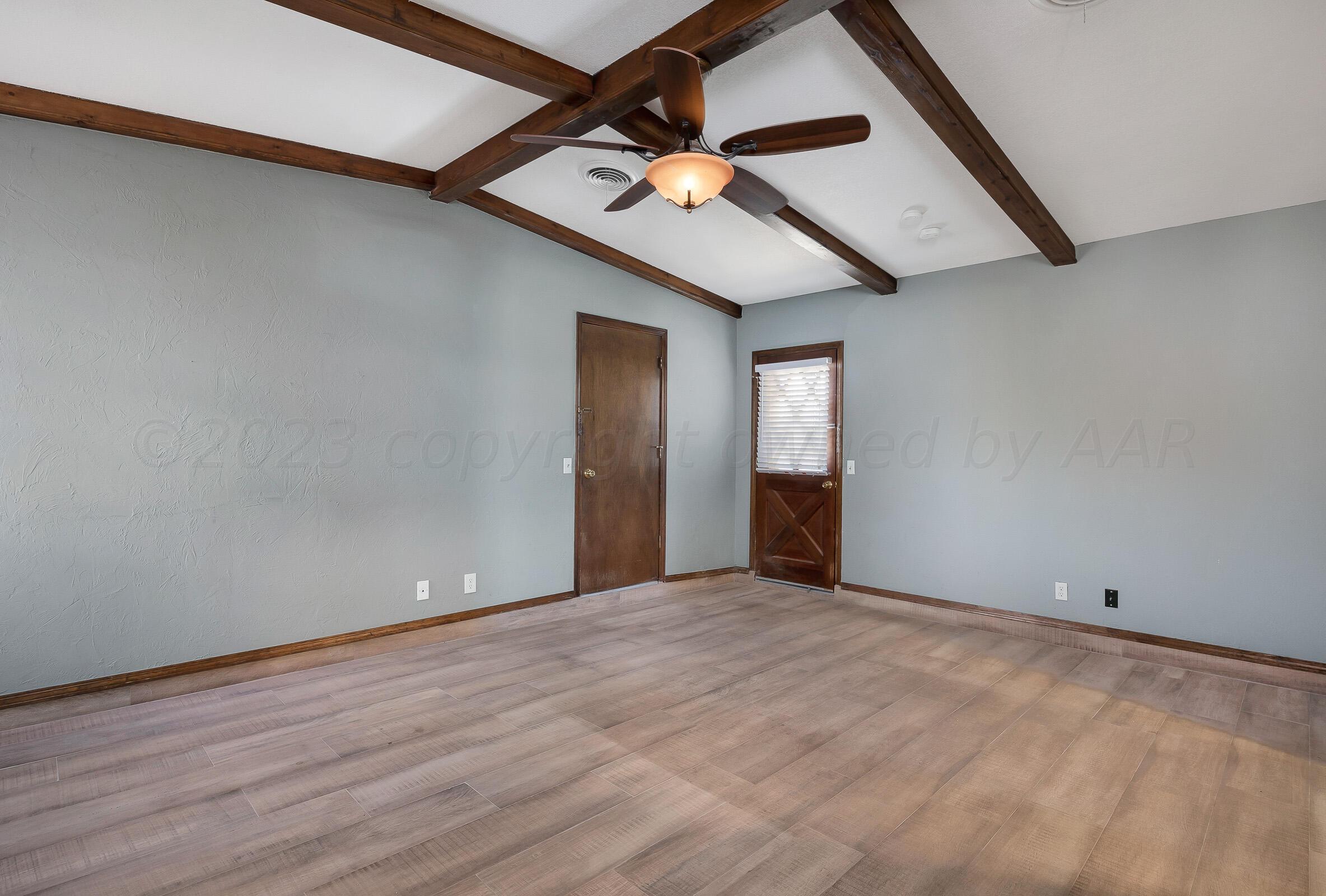 5705 South Fannin Street Amarillo, TX 79110 - Photo 5 of 21 005_Living Room 3