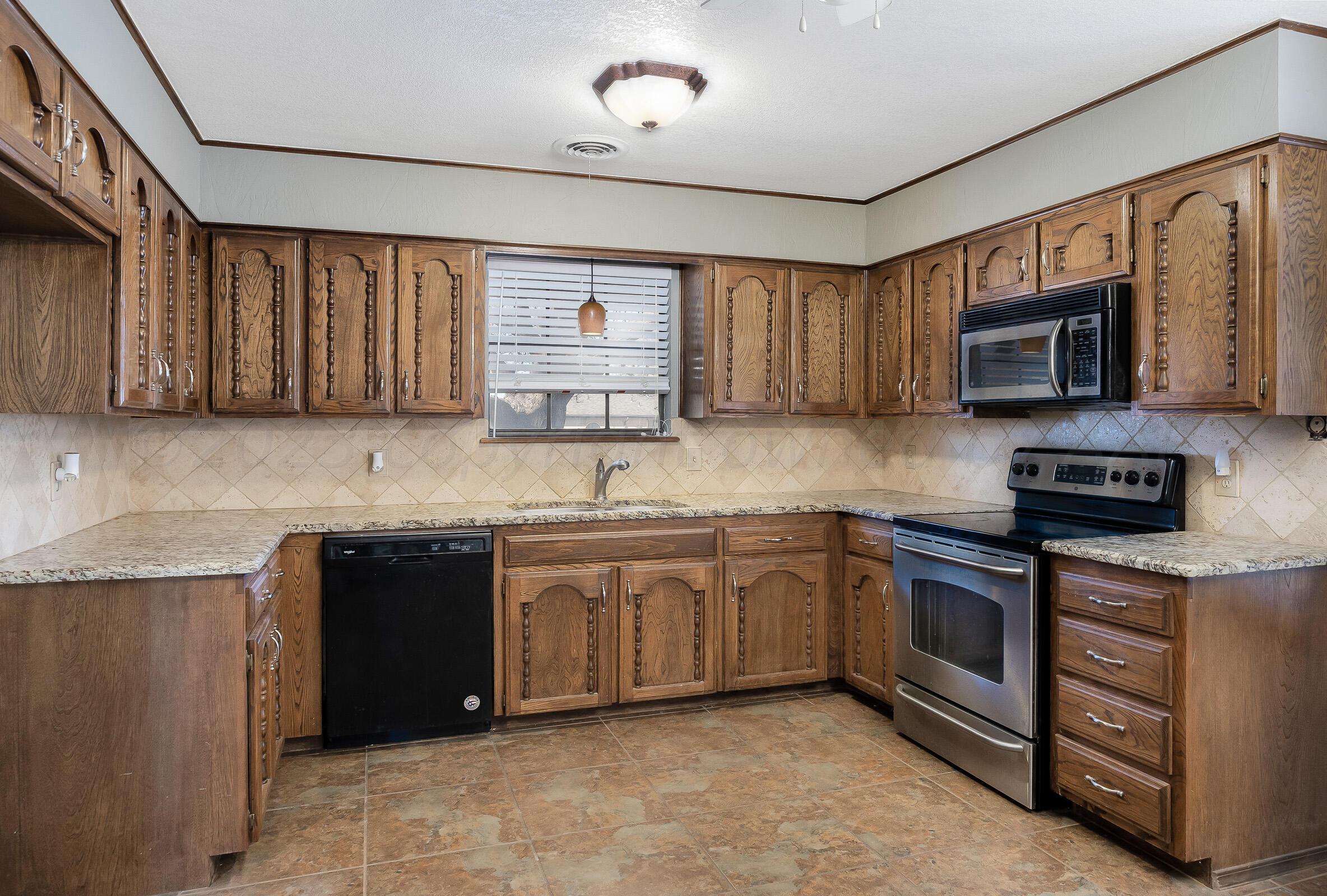 5705 South Fannin Street Amarillo, TX 79110 - Photo 6 of 21 006_Kitchen