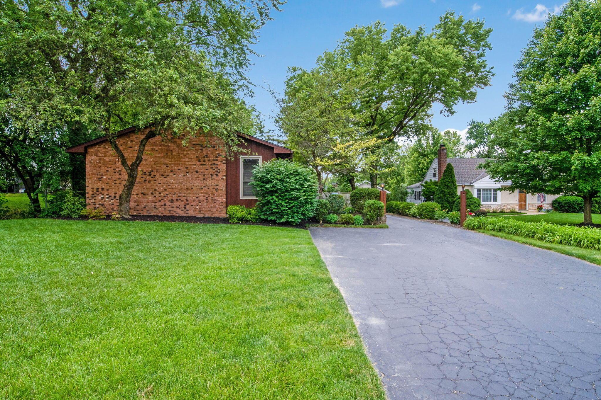 2439 Middlesex Road Columbus, OH 43220 - Photo 3 of 61 9-web-or-mls-DSC04857