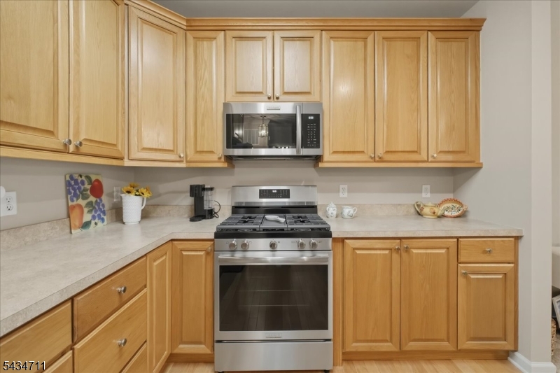 104 Ridgeview Lane Mount Arlington, NJ 07856 - Photo 8 of 40