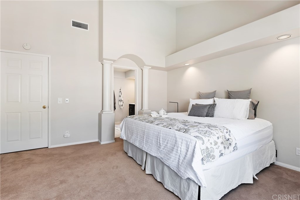4341 Freedom Drive, Unit B Calabasas, CA 91302 - Photo 13 of 20 a spacious bedroom with a bed and a lamp