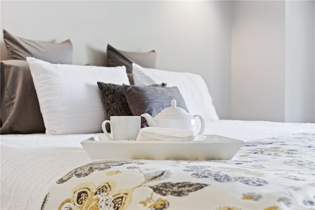 4341 Freedom Drive, Unit B Calabasas, CA 91302 - Photo 14 of 20 a view of a bedroom with a bed