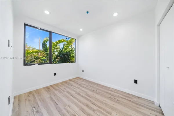 a view of room with window and ceiling fan