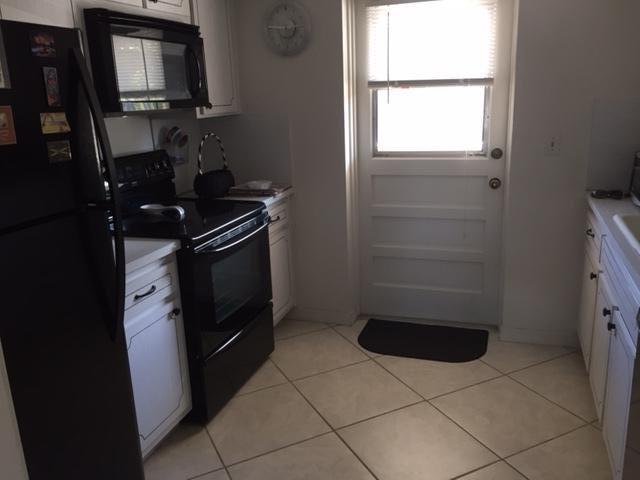 777 Jeffery Street, Unit 202 Boca Raton, FL 33487 - Photo 8 of 11 kitchen