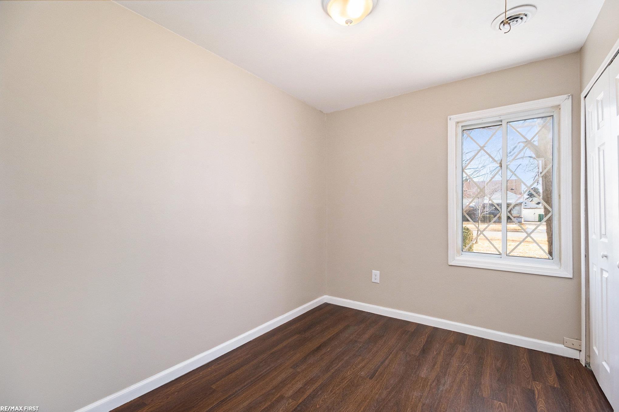 25111 Hayes Road Warren, MI 48089 - Photo 8 of 13 50167333-12bad266-da21-434b-8098-45b076143c8f.JPG