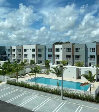 $475,000 | 2505 Northeast 193rd Street, Unit 4208, Miami, FL 33180