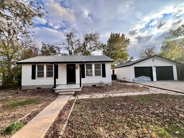 $1,800 | 307 West Gibson, Thorndale, TX 76577