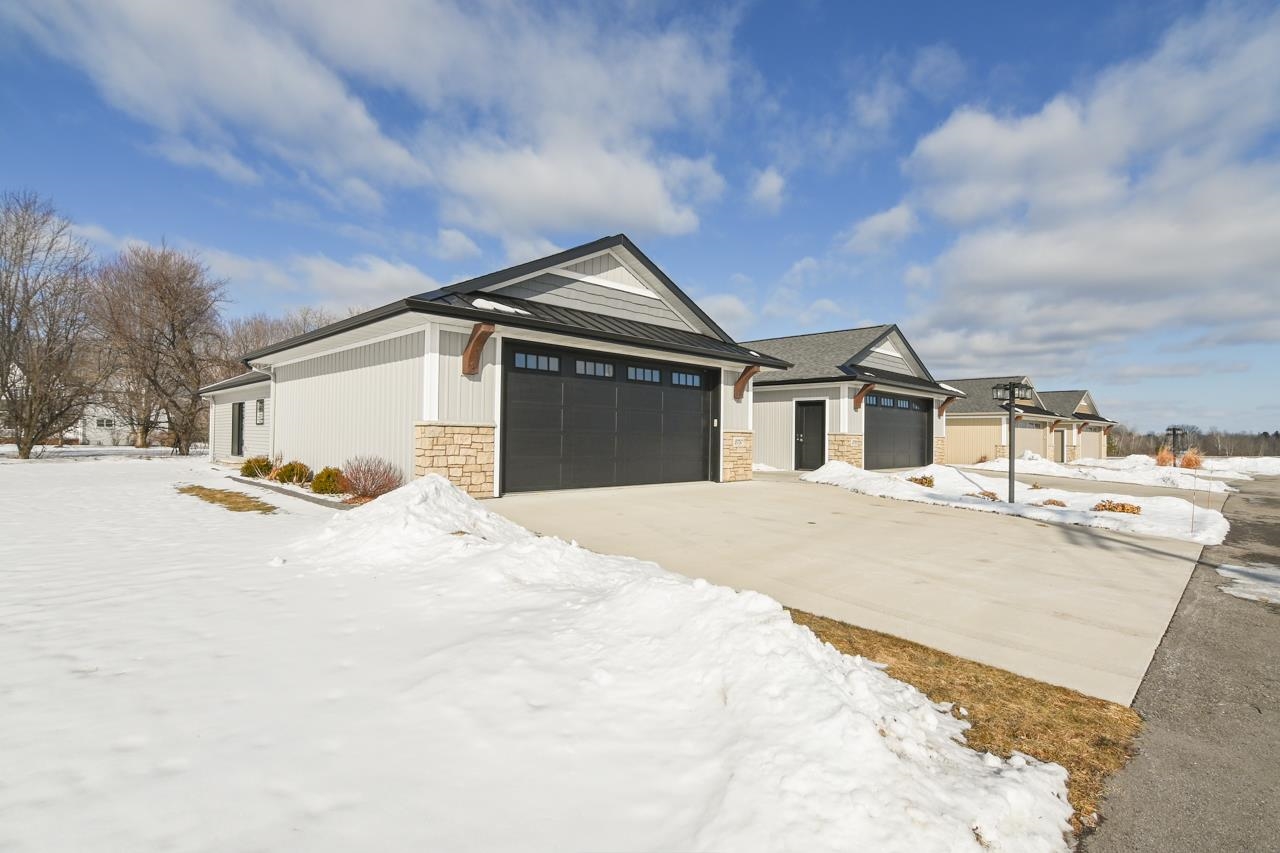 2757 County Rd EE Abrams, WI 54101 - Photo 4 of 48