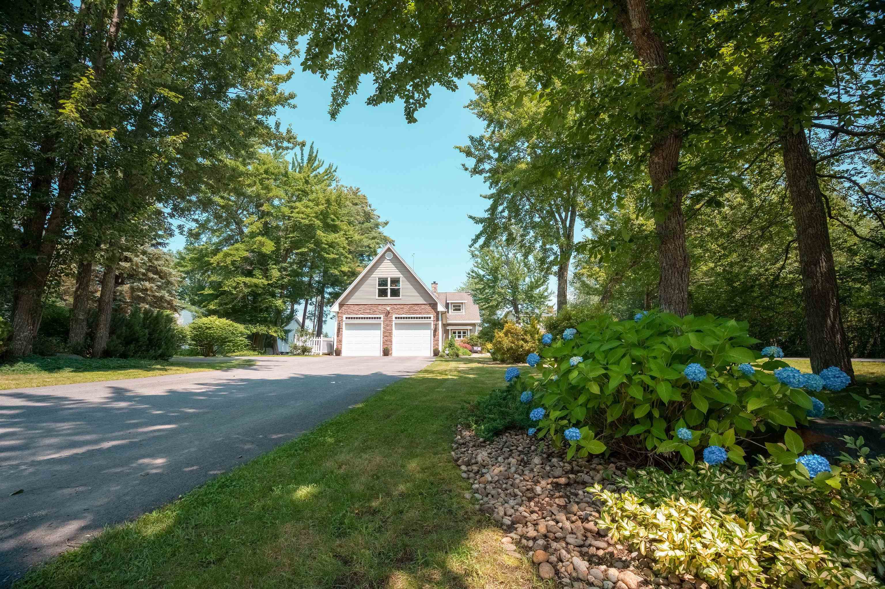 9 Davis Road Gilford, NH 03249 - Photo 4 of 40