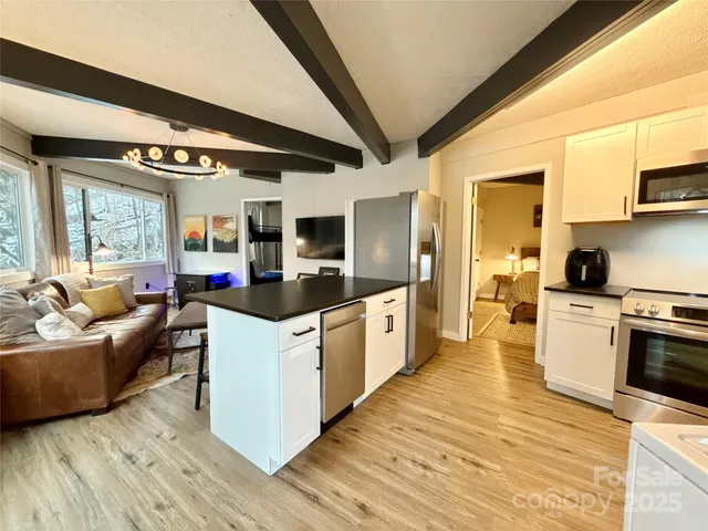 $599,000 | 109 Beechwood Lane, Beech Mountain, NC 28604