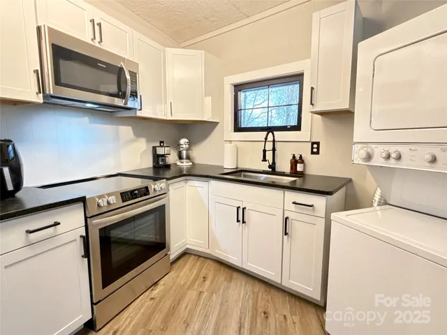 $599,000 | 109 Beechwood Lane, Beech Mountain, NC 28604