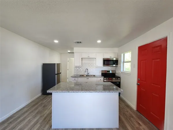 $1,100 | 2706 Berry Street, Unit B, Houston, TX 77004