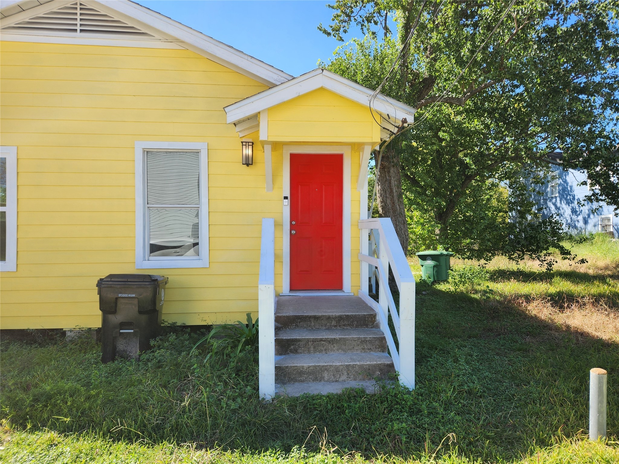 2706 Berry Street, Unit B Houston, TX 77004 - Photo 3 of 10 a front view of a house with a yard
