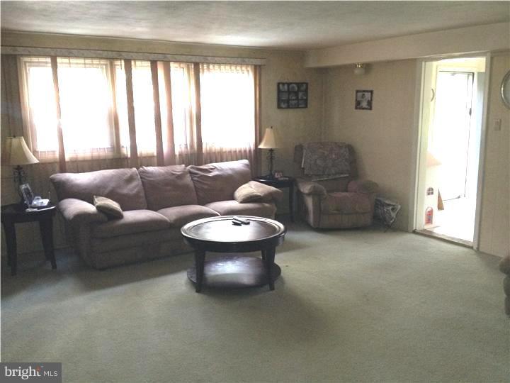 110 Flagstaff Road Philadelphia, PA 19115 - Photo 13 of 21 Family Room