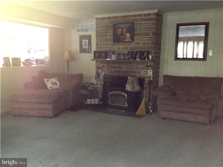 110 Flagstaff Road Philadelphia, PA 19115 - Photo 14 of 21 Family Room