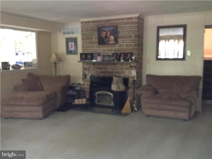 110 Flagstaff Road Philadelphia, PA 19115 - Photo 15 of 21 Family Room