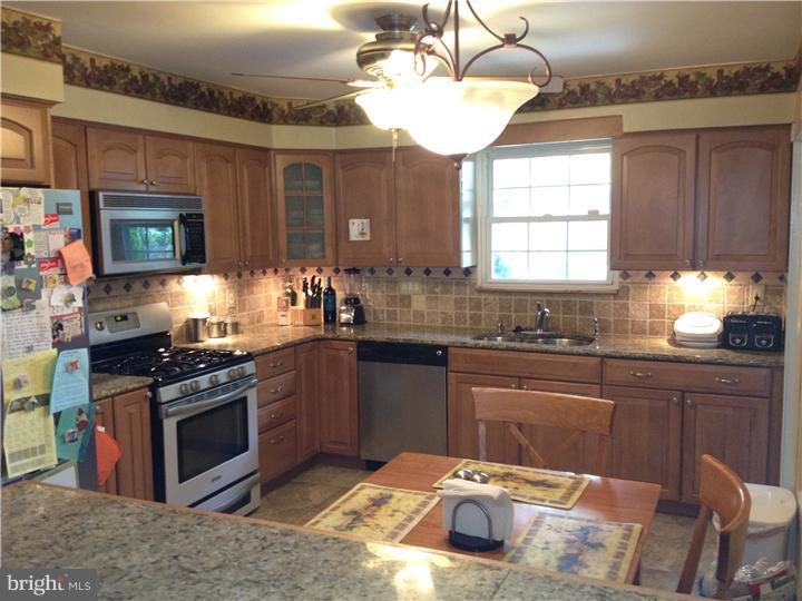 110 Flagstaff Road Philadelphia, PA 19115 - Photo 4 of 21 Kitchen