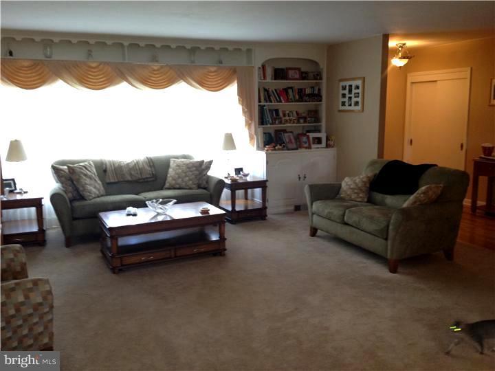 110 Flagstaff Road Philadelphia, PA 19115 - Photo 8 of 21 Living Room