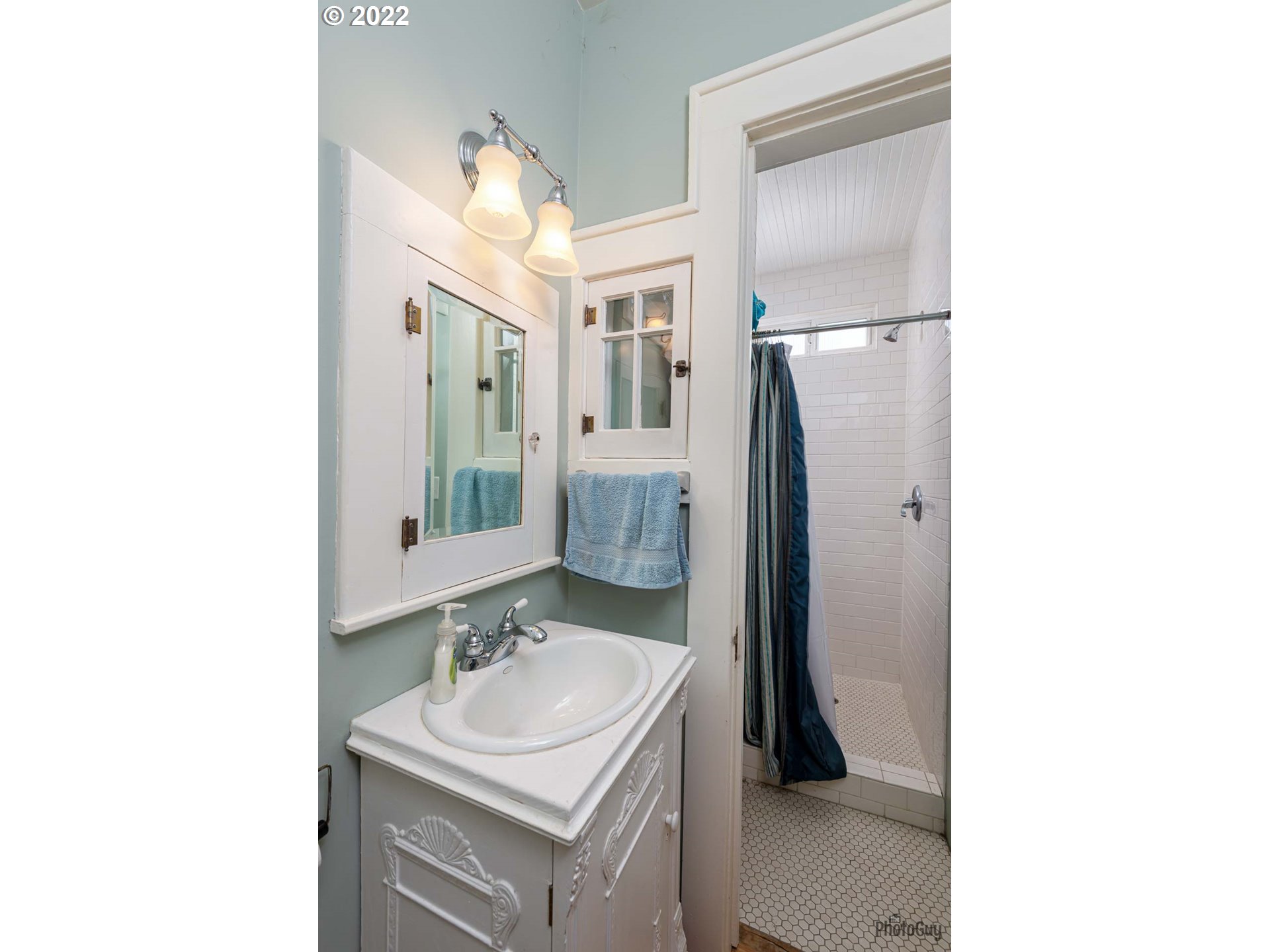 1410 River Road Eugene, OR 97404 - Photo 17 of 30 a bathroom with a sink a mirror and a toilet