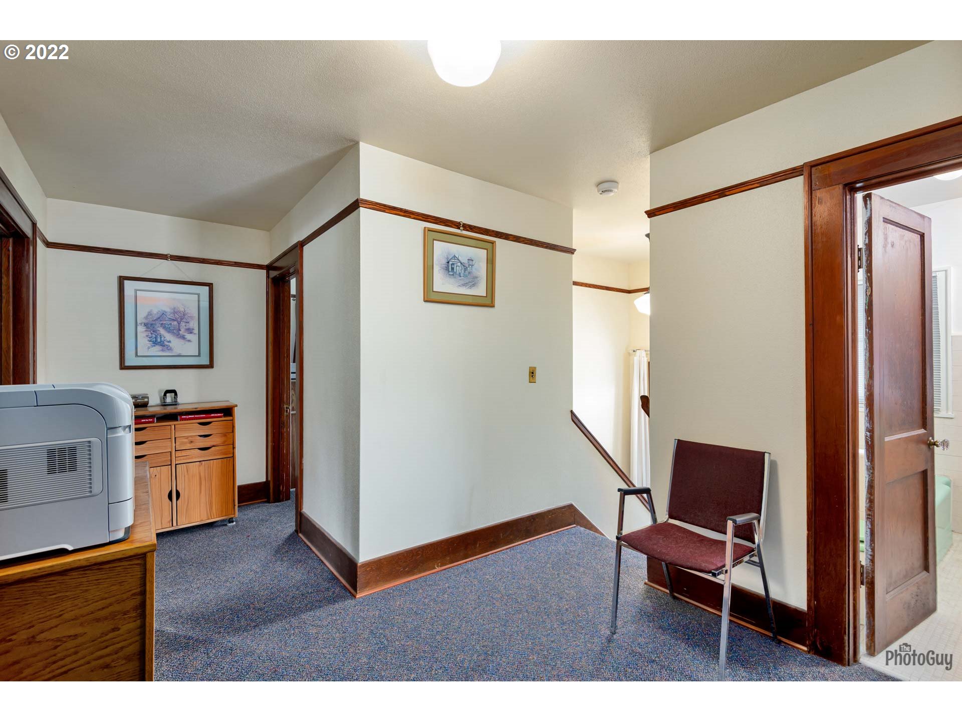 1410 River Road Eugene, OR 97404 - Photo 19 of 30 a workspace room with wooden floor and furniture