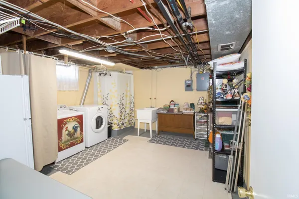 $279,900 | 6109 Hogue Road, Evansville, IN 47712